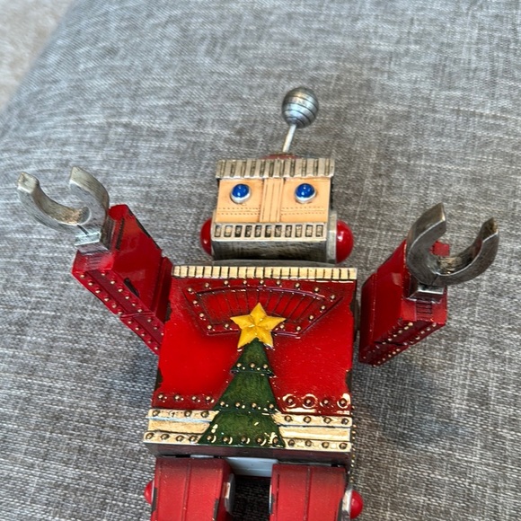Red Robot Figurine with Christmas Tree Design music box - Picture 4 of 8